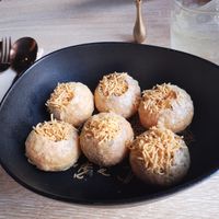 The bombas de sabor at Shlen - Chamberi in Madrid