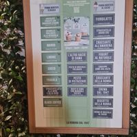 Vegan flavours clearly labelled in green at Gelateria La Romana in Monza