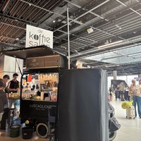 Super lekkere koffie met heel veel soorten plantaardige melk   at AMS - De Koffiesalon - Schipol Plaza in Schiphol