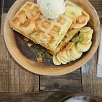 Waffle with ice cream which is exclusive to the Osaka location at Coconut Glen's Kitahama -ココナッツグレン 北浜店 - ハワイ発ココナッツアイス in Osaka