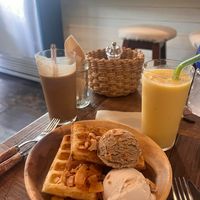 Waffle with Glace and Smoothies (Banana and Mango) at Coconut Glen's Kitahama -ココナッツグレン 北浜店 - ハワイ発ココナッツアイス in Osaka