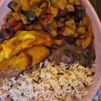 Vegan bowl at Hallo Arepa & Bowls in Munich