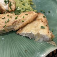 Donnerstag: 02.04.26
„Fish&Chips" - gebackener Chicorée mit Erbsenpüree, Wedges und Mayonnaise, vegan ... € 12,90  at Hinterhofküche in Linz