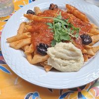 Pâtes arrabiata et caviar d'artichauts at Cantine Reine Cargo  in Bordeaux