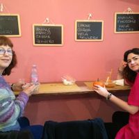 happy customers, and list of juices at La Reverie in Ravenna