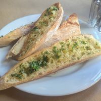 Vegan garlic bread at The Beehive in Montpellier