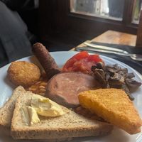 Vegan English breakfast at The Beehive in Montpellier
