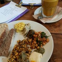 Sonnenmilch und Brunch at Deli Bluem in Vienna