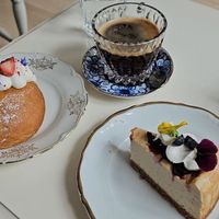 Vegan cheese cake and bun + americano at Vegalicious Pastry in Helsinki