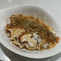 Vegane Manti mit rote Linsenfüllung, paprikasosse, sojajoghurt und Walnüssen  at Mantirella in Stuttgart