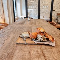 Great wood table at Land & Monkeys - Grands Boulevards in Paris