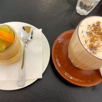 Veganes regionales Marilleneis + Chai Latte at Das Kleine Café am Meranplatz in Bad Aussee