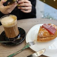 Café candy y roscón de reyes at Candy's Cafe in Granada