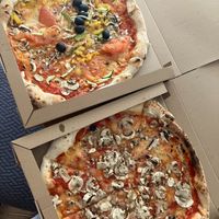 vegan vegetariana & vegan funghi at Mirakul Pizza  in Split