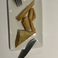 Samosa y crujiente de maíz    at Cafe y Té Pacífico in Salamanca