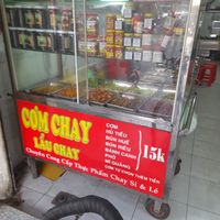 Looking in at Cơm Chay Diệu Vy in Ho Chi Minh City