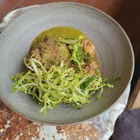 Semmelknödel, mit pulled mushrooms, gebackene Hege, Tomatenschaum und kleinem Salat 12 Euro at Rüpel Food LAB Kiosk in Hannover