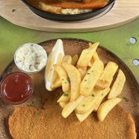 Schnitzelei und Chiemgauer Bratwürste  at Rübenrot in Augsburg