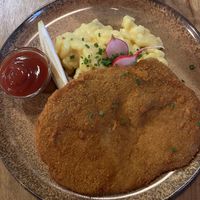 Schnitzel mit Kartoffelsalat  at Rübenrot in Augsburg