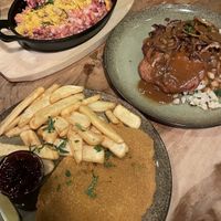 Käsespätzle, Zwiebelrostbraten, Schnitzel  at Rübenrot in Augsburg