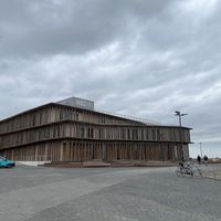 Ein toller moderner Bau, das Wetter war nicht ganz perfekt   at Restaurant Mare in Groningen