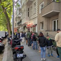 The line on a sunny weekend day at Viktoria Eis in Berlin