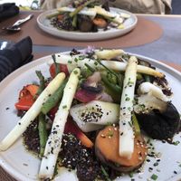 Plat de légumes variés et assaisonnés   at La Récidive in Issenheim