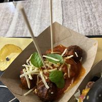 Vegane Polpette mit Tomaten-Basilikum-Soße 🍅🌿  at Panda Burgers  in Olbia
