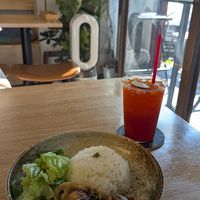Sauteed mushrooms and Thai lime drink at Suphab Thai Cafe - スパーブ タイモダンカフェ in Tokyo