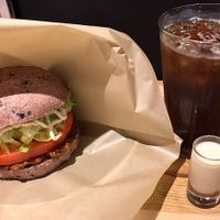 旦那様はアイスコーヒーと大豆ミートバーガー🍔 at LOVE Pacific Cafe in Nagoya