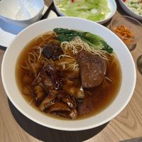 „Chicken“ noodle soup as far as I know vegan  at Xiangchun Story (Jing'ansi Branch) - 香椿故事(静安寺店) in Shanghai