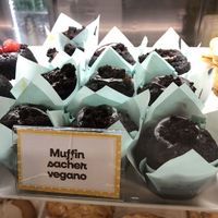 Muffin vegani gusto sacher   at Giallo Limone in Salerno