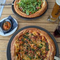 Brezenpizza "Gmias vegan" + "veganer Kas" and tomato salsa at Brezeria in Regensburg