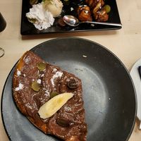 Vegane Nutella Pizza und Bretzel Bites mit veganem Vanilleeis und veganer Sahne at Brezeria in Regensburg