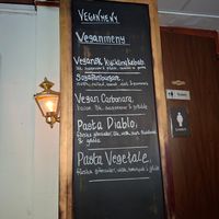 A clear vegan menu with five dishes on it. The staff was very nice and we had some good food. There was board games that we could loan that me and my table appreciated a lot at Kvilles Pasta House in Gothenburg