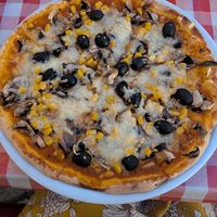 Olive, sweetcorn and mushroom pizza at Trattoria L'Allegria in Alvor