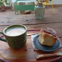 Café con leche (oat milk) and cinnamon roll at L'obrador d'en Funset in Llanca