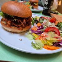 Pulled pork burger at Katzentempel Berlin Mitte in Berlin
