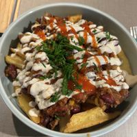 Chili con fritten  at Katzentempel Berlin Mitte in Berlin