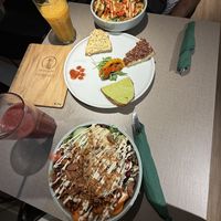 Vorspeise: Purrschetta und 2 Bowls zum Hauptgang  at Katzentempel Berlin Mitte in Berlin