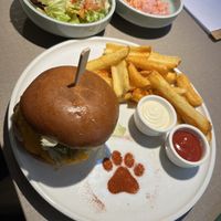 Meowlted Chili Cheese Burger   at Katzentempel Berlin Mitte in Berlin