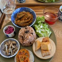 Gluten free plate with five side dishes at Coret in Tokyo