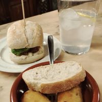 Croquetas y hamburguesa at El Rastrel Etic Cafe in Salamanca