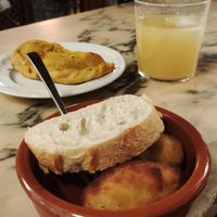 Empanadilla y croquetas at El Rastrel Etic Cafe in Salamanca