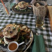 Vegan Burger and frietjes at Konoba Dominik in Kastel Novi