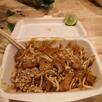 Pad Thaï take away at The Rice and Healthy Food ข้าวทิพย์ แอนด์ เฮลท์ฟู้ด in Bangkok