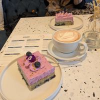 Vegan blueberry cake and hot chocolate with oat milk at Café Tally's in Waechtersbach