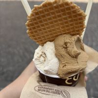 Gelato nocciola e caffè   at Gelateria Cuore in Corsico