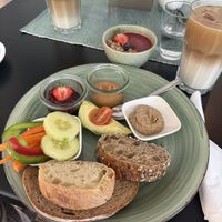 „Veganer Sonnenschein“ + Decaf Iced Soy Latte  at Café Zuckerschnecke in Bad Toelz