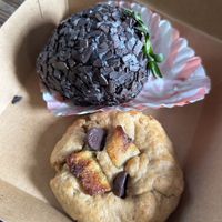 Banella 4€
strawberry coxinha 4,50€
  at Mozi Bakes - Pop Up in Amsterdam